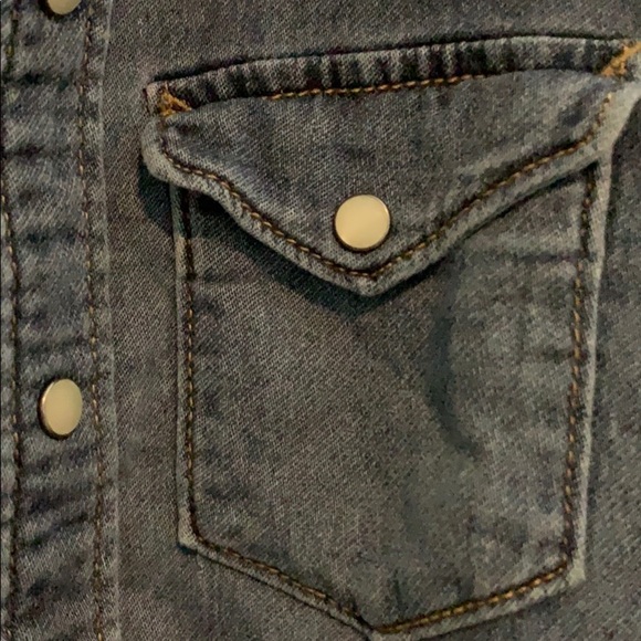 Gap Denim Chambray Jeans Jacket Top Tee Shirt
L - Picture 3 of 6